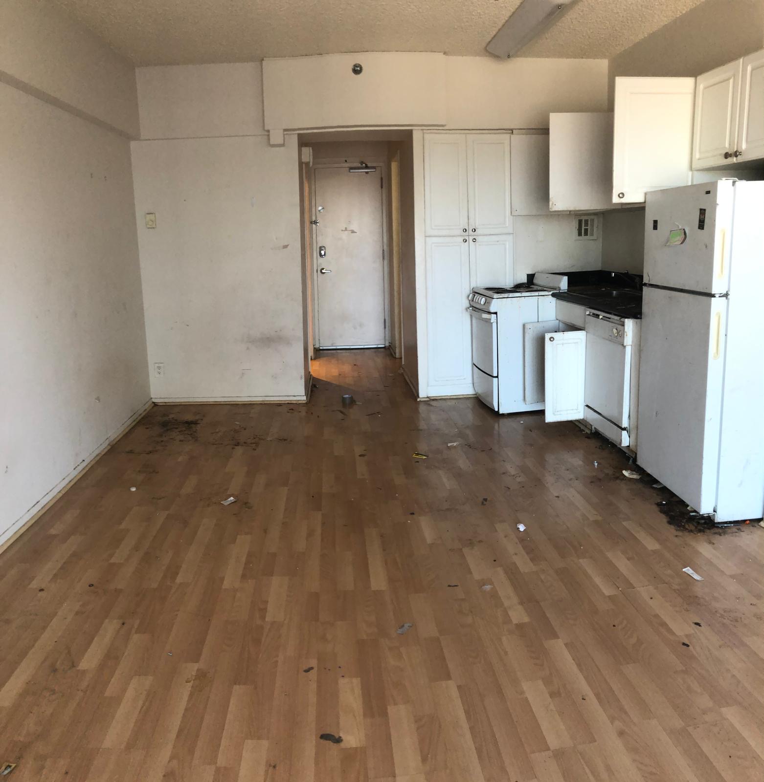 Dirty apartment before move-out cleaning